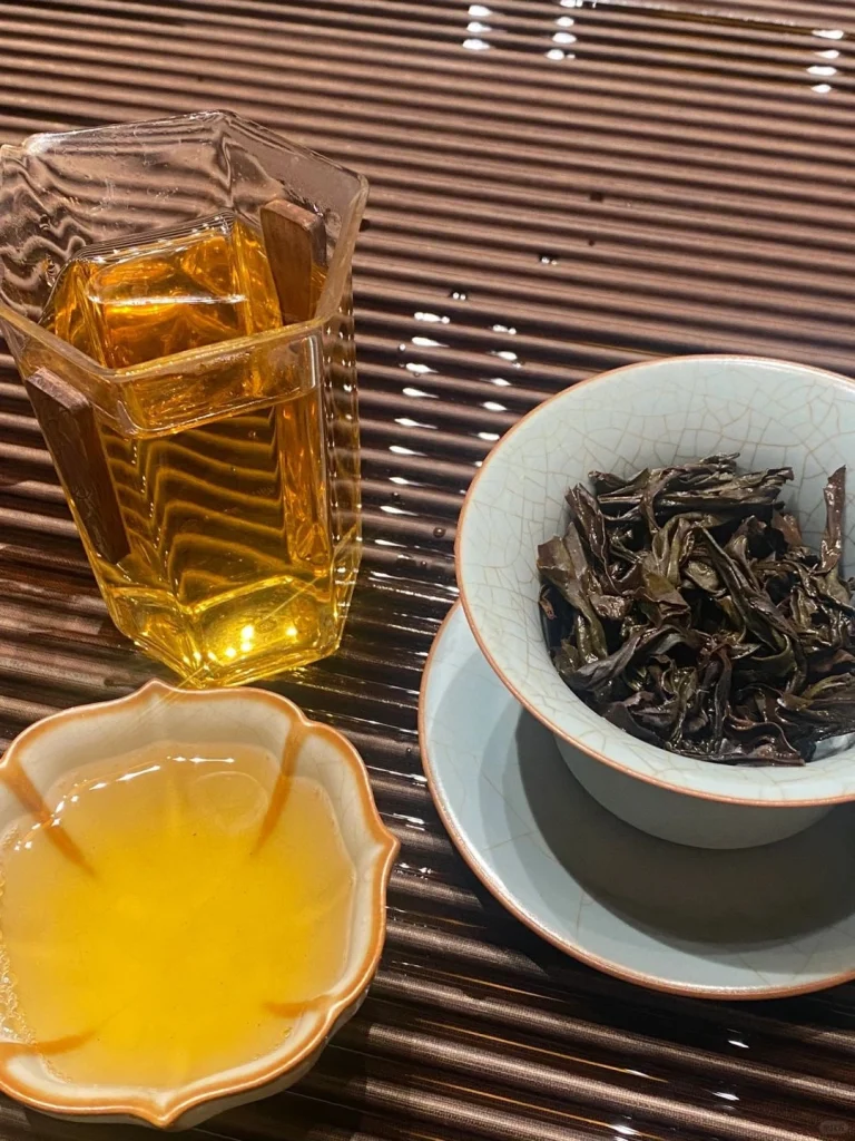 Golden Wuyi Rock Tea Brew with Dried Tea Leaves