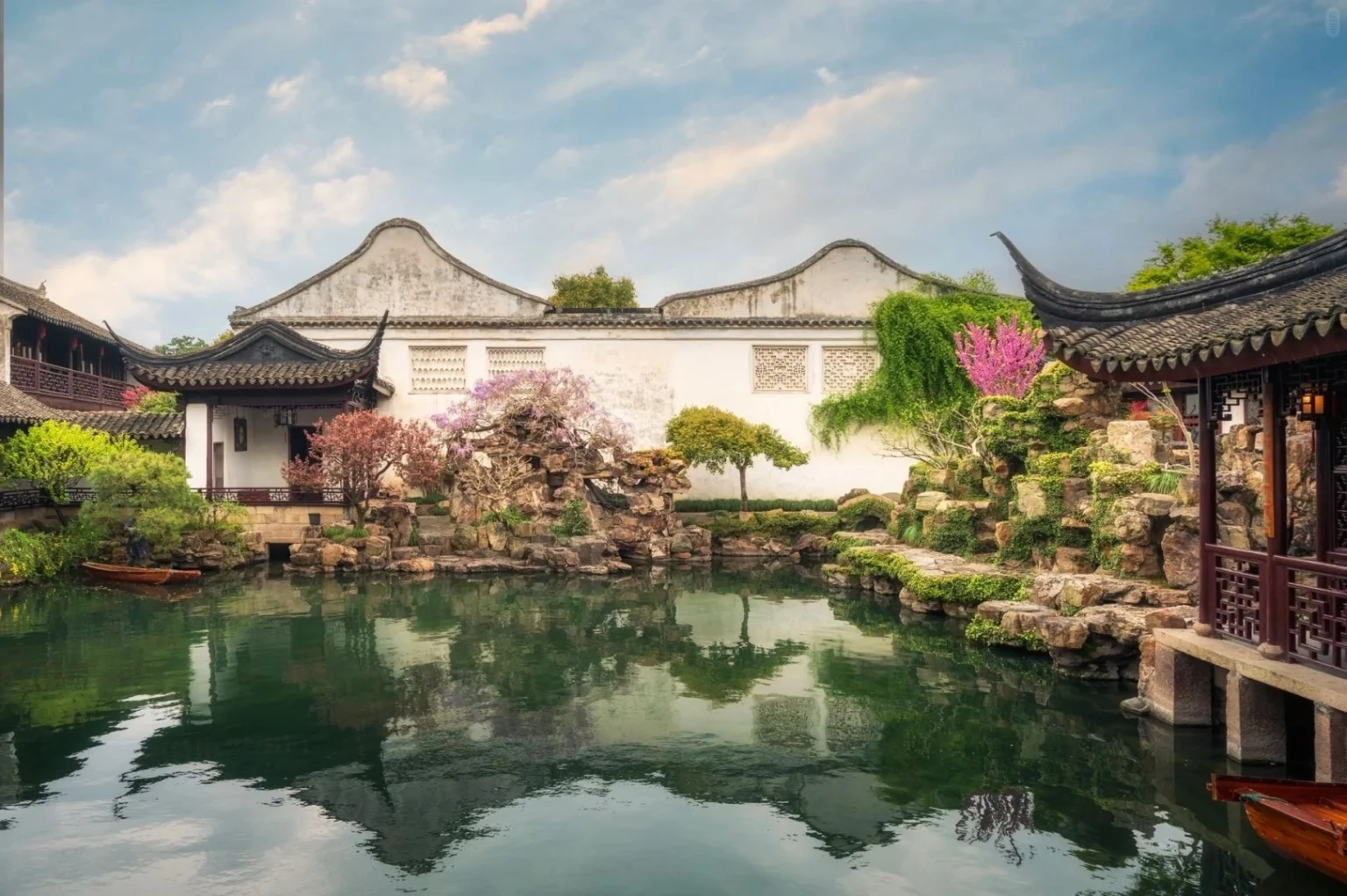 Le jardin du Maître des Filets de Suzhou : une vue paisible de ce jardin chinois classique, reflet du patrimoine de Suzhou. Suzhou, berceau de la culture Wu et de l'opéra Kunqu (2026) - Le Voyage en Chine - Chinois - Le Voyage en Chine Le jardin du Maître des Filets de Suzhou : une vue paisible de ce jardin chinois classique, reflet du patrimoine de Suzhou. Suzhou, berceau de la culture Wu et de l'opéra Kunqu (2026) - Le Voyage en Chine - Chinois - Le Voyage en Chine