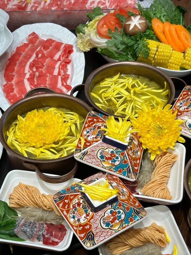 Jiangsu Zhejiang Chrysanthemum Hot Pots with vegetables and beautiful chrysanthemums