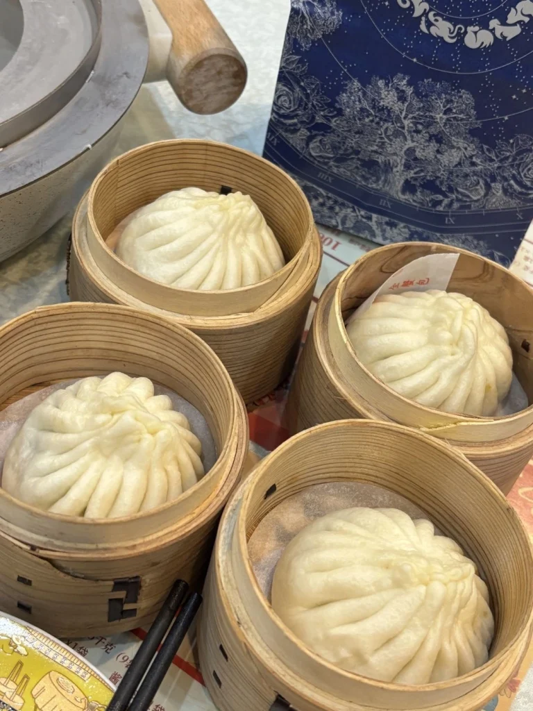 Steamed Dog Bites buns ready to eat Delicious soft and flavorful buns in bamboo steamers at the Dog Bites restaurant