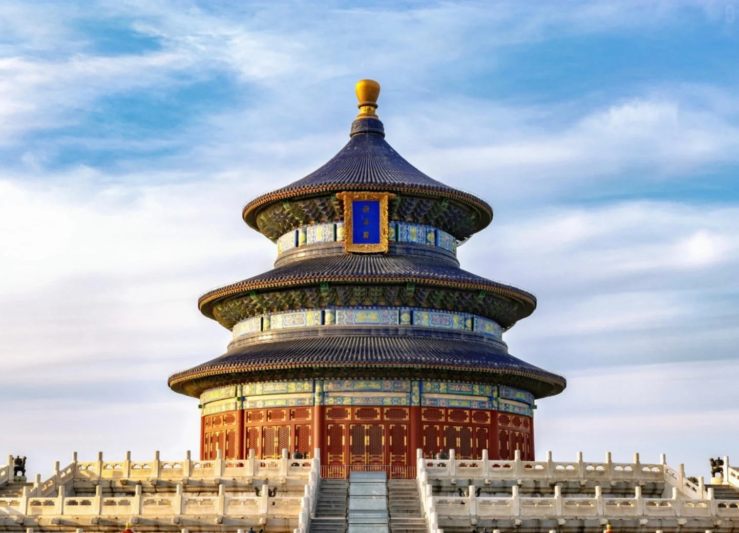 Gambar dekat Dewan Doa untuk Hasil Tuaian yang Baik dengan lapisan jubin biru dan hiasan bumbung emas dalam cahaya lembut di Kuil Syurga - 7 Hari di Beijing: Jadual Perjalanan Terbaik untuk Pelawat Kali Pertama 2026 - The China Journey Gambar dekat Dewan Doa untuk Hasil Tuaian yang Baik dengan lapisan jubin biru dan hiasan bumbung emas dalam cahaya lembut di Kuil Syurga - 7 Hari di Beijing: Jadual Perjalanan Terbaik untuk Pelawat Kali Pertama 2026 - The China Journey
