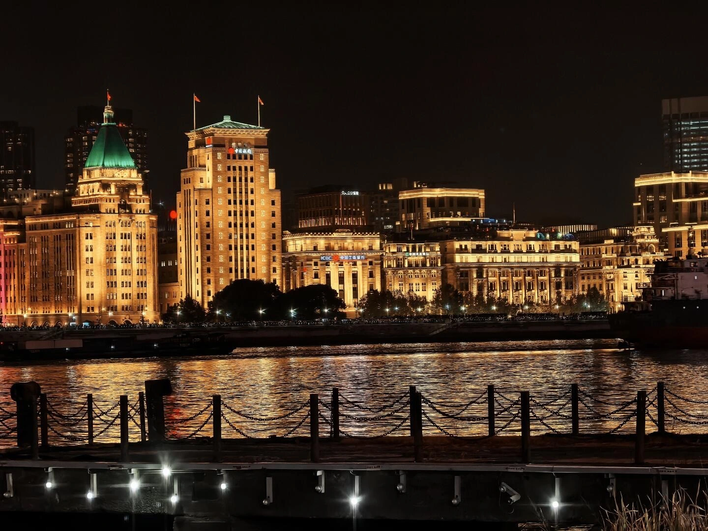 Night view of illuminated historical buildings at the Bund Shanghai - Yangtze River (Chang Jiang): Cruise Guide, Map & Top Sights 2026 - The China Journey Night view of illuminated historical buildings at the Bund Shanghai - Yangtze River (Chang Jiang): Cruise Guide, Map & Top Sights 2026 - The China Journey