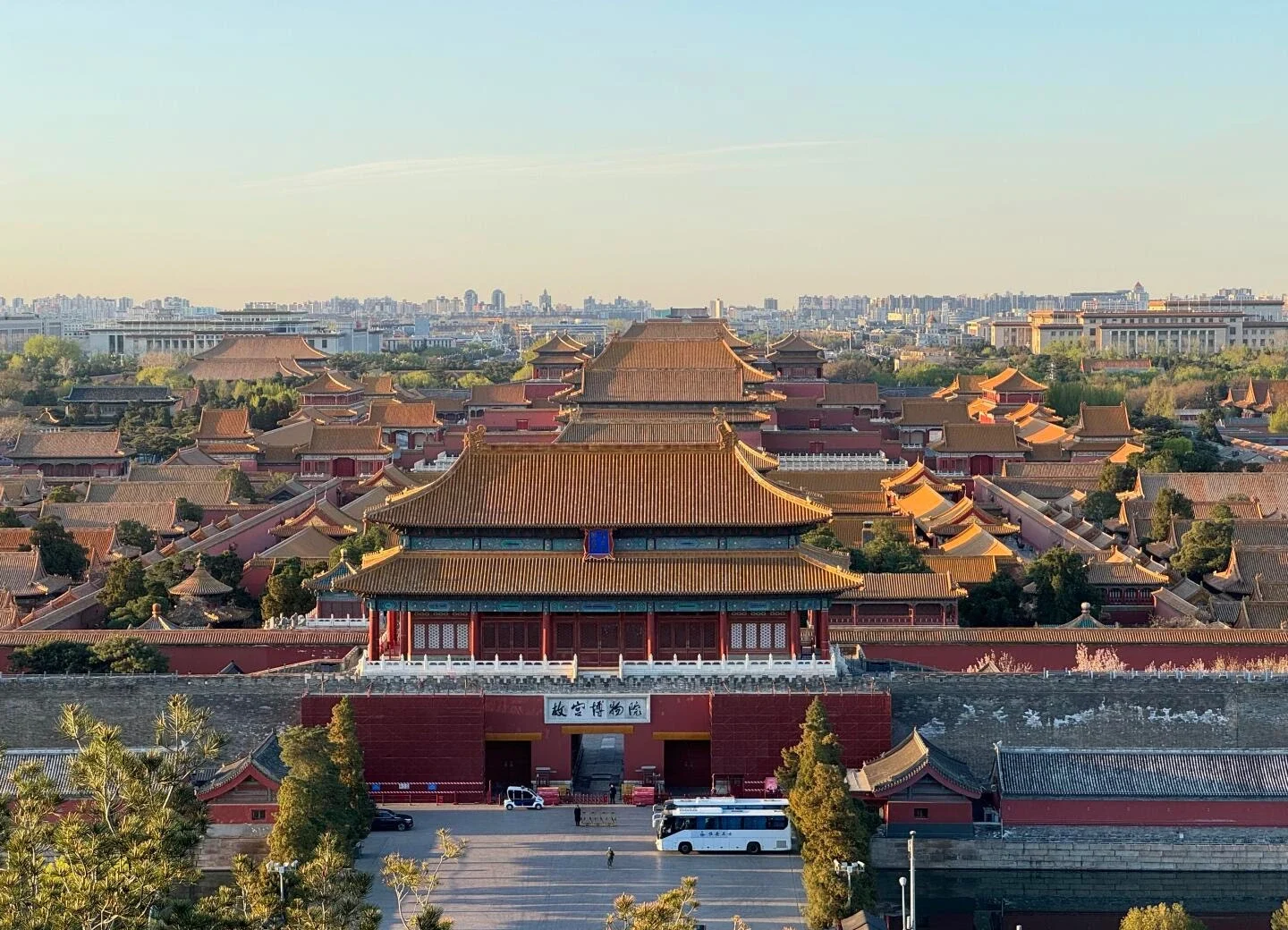 Panoramaudsigt over Den Forbudte By fra Jingshan-parken sidst på eftermiddagen - Hvor mange dage i Beijing? Den bedste rejselængde 2026 - The China Journey Panoramaudsigt over Den Forbudte By fra Jingshan-parken sidst på eftermiddagen - Hvor mange dage i Beijing? Den bedste rejselængde 2026 - The China Journey