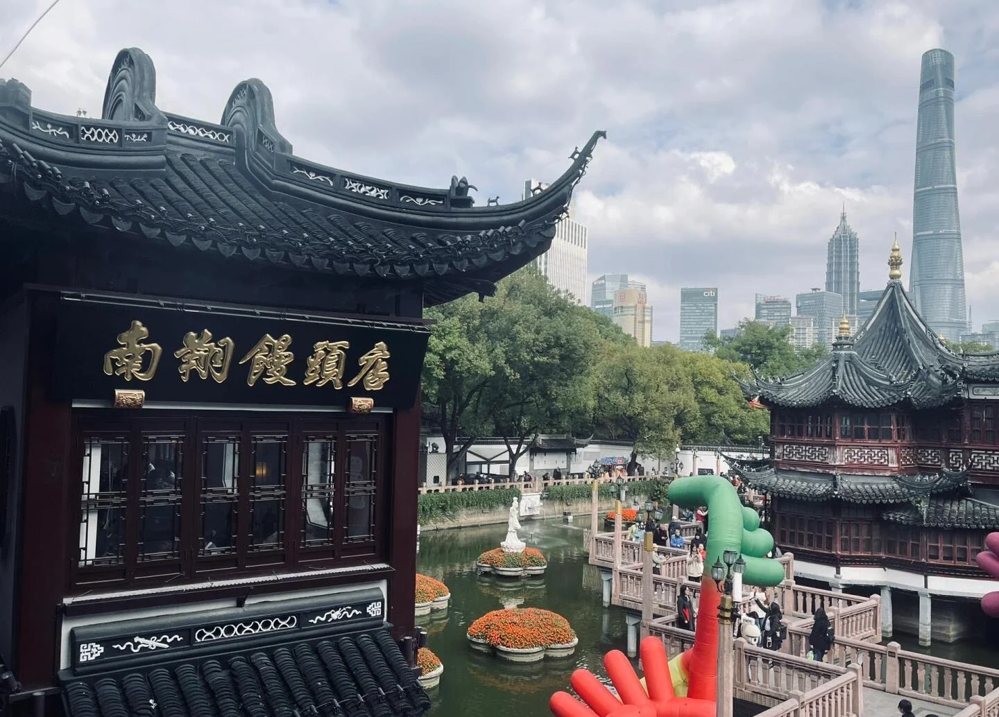 Crowds at Nanxiang Steamed Bun Restaurant near Yu Garden - Yu Garden Shanghai: Is It Worth Visiting? 2026 - The China Journey Crowds at Nanxiang Steamed Bun Restaurant near Yu Garden - Yu Garden Shanghai: Is It Worth Visiting? 2026 - The China Journey