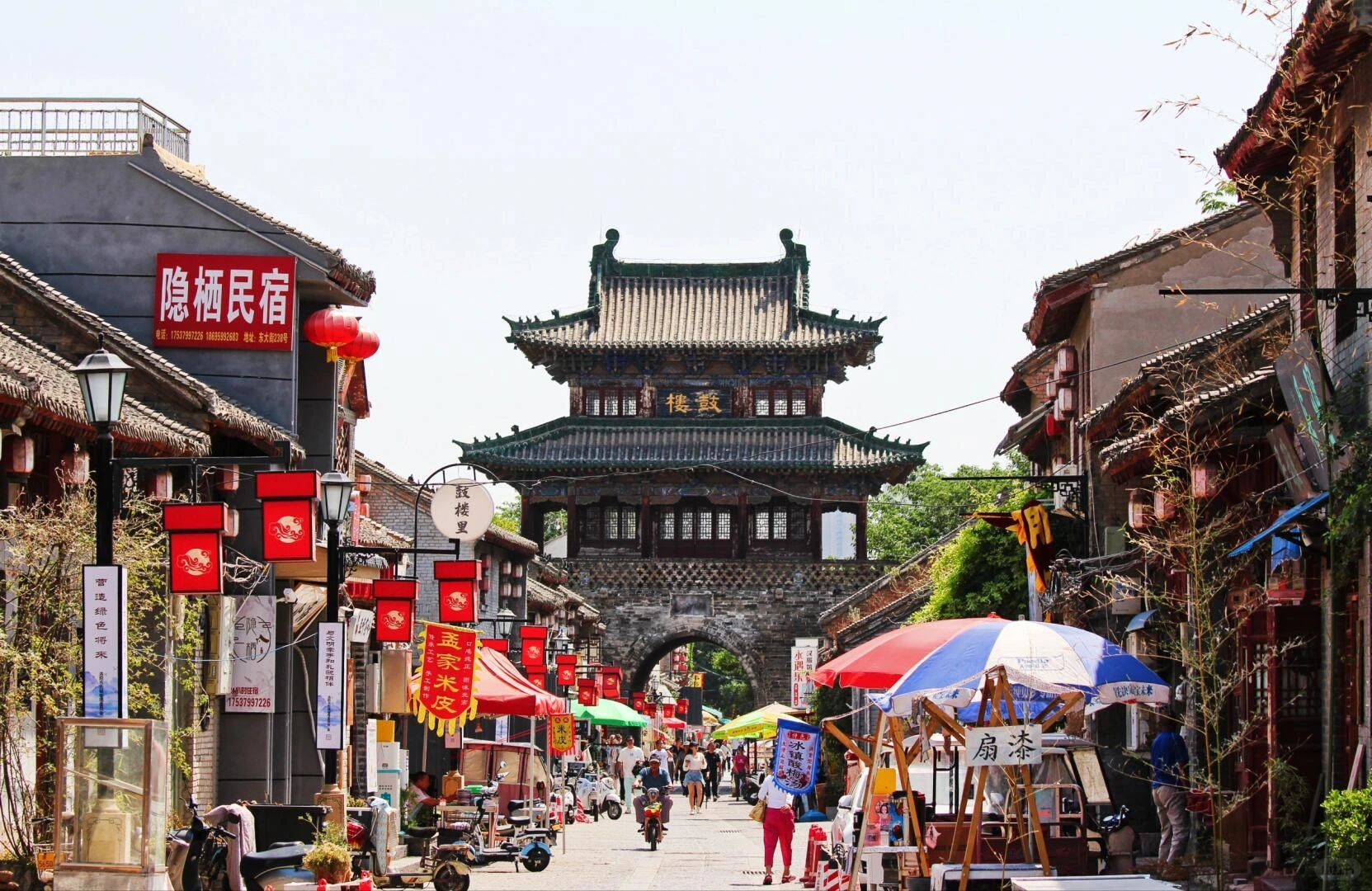 Architettura antica e negozi affollati nella città vecchia di Luoyang - Guida di viaggio dell'Henan: i migliori itinerari per una prima visita 2026 - The China Journey Architettura antica e negozi affollati nella città vecchia di Luoyang - Guida di viaggio dell'Henan: i migliori itinerari per una prima visita 2026 - The China Journey