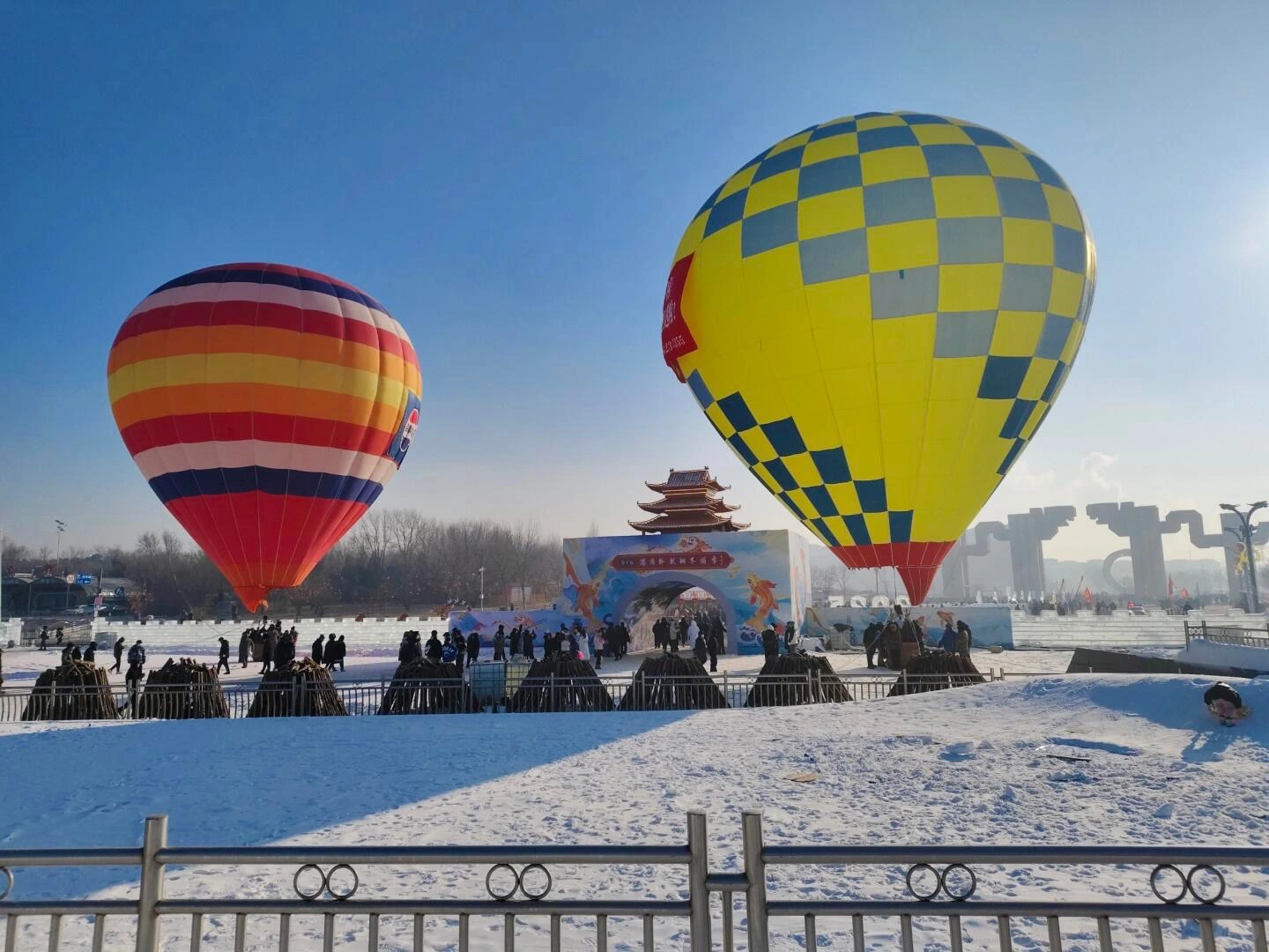 Winterfischereifest am Wolong-See mit Heißluftballons und Schneeaktivitäten in Shenyang – Liaoning-Reiseführer: Routen, Tipps & Reisepläne 2026 – The China Journey Winterfischereifest am Wolong-See mit Heißluftballons und Schneeaktivitäten in Shenyang – Liaoning-Reiseführer: Routen, Tipps & Reisepläne 2026 – The China Journey
