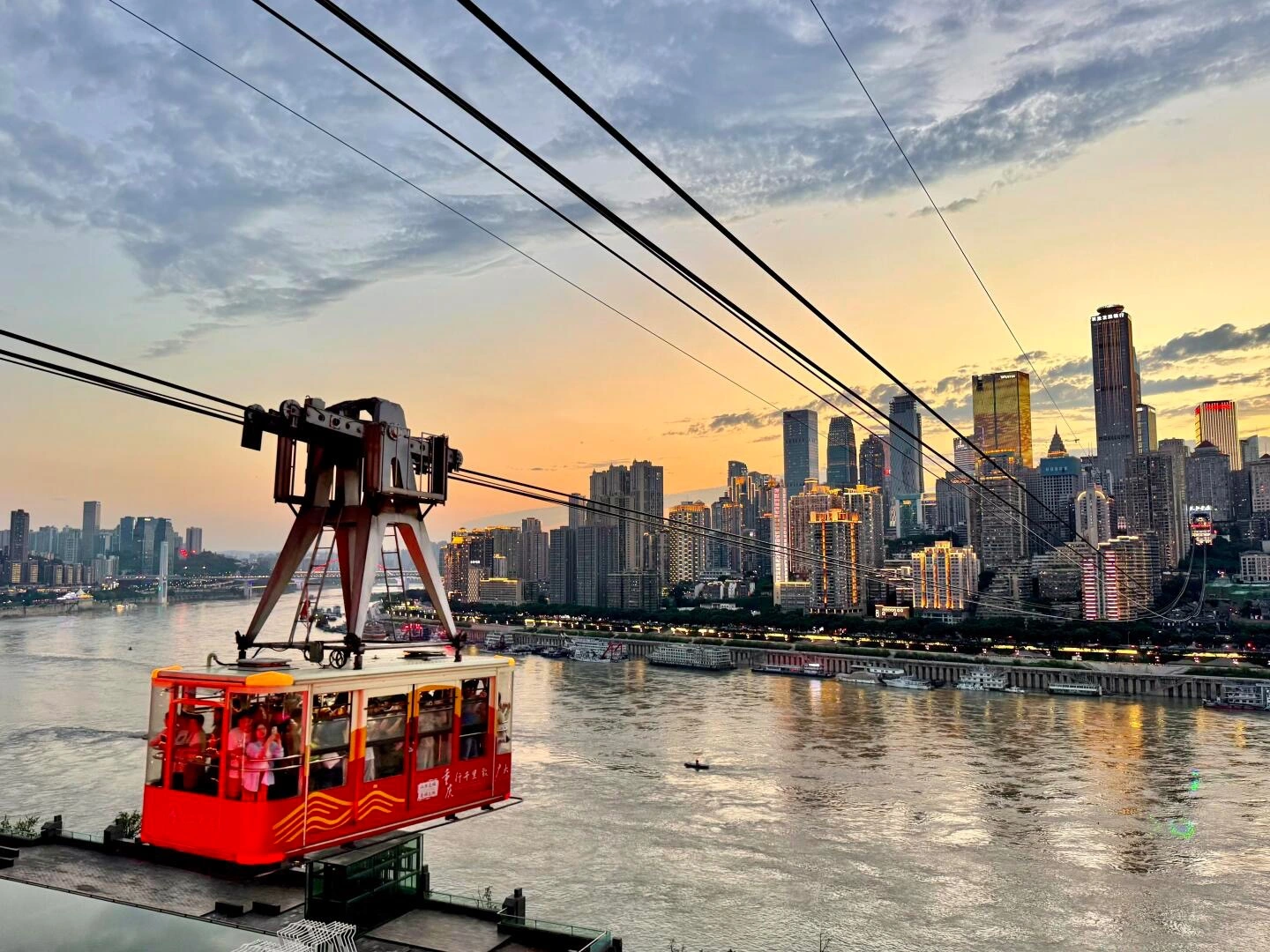Yangtze River Cable Car gliding over Chongqing skyline at sunset - Yangtze River (Chang Jiang): Cruise Guide, Map & Top Sights 2026 - The China Journey Yangtze River Cable Car gliding over Chongqing skyline at sunset - Yangtze River (Chang Jiang): Cruise Guide, Map & Top Sights 2026 - The China Journey