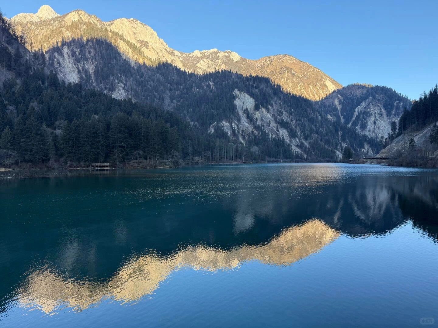 Jiuzhaigou in January – frozen lake and snowy mountain landscape - Jiuzhaigou Guide: Routes, Tips & Seasons 2026 - The China Journey Jiuzhaigou in January – frozen lake and snowy mountain landscape - Jiuzhaigou Guide: Routes, Tips & Seasons 2026 - The China Journey