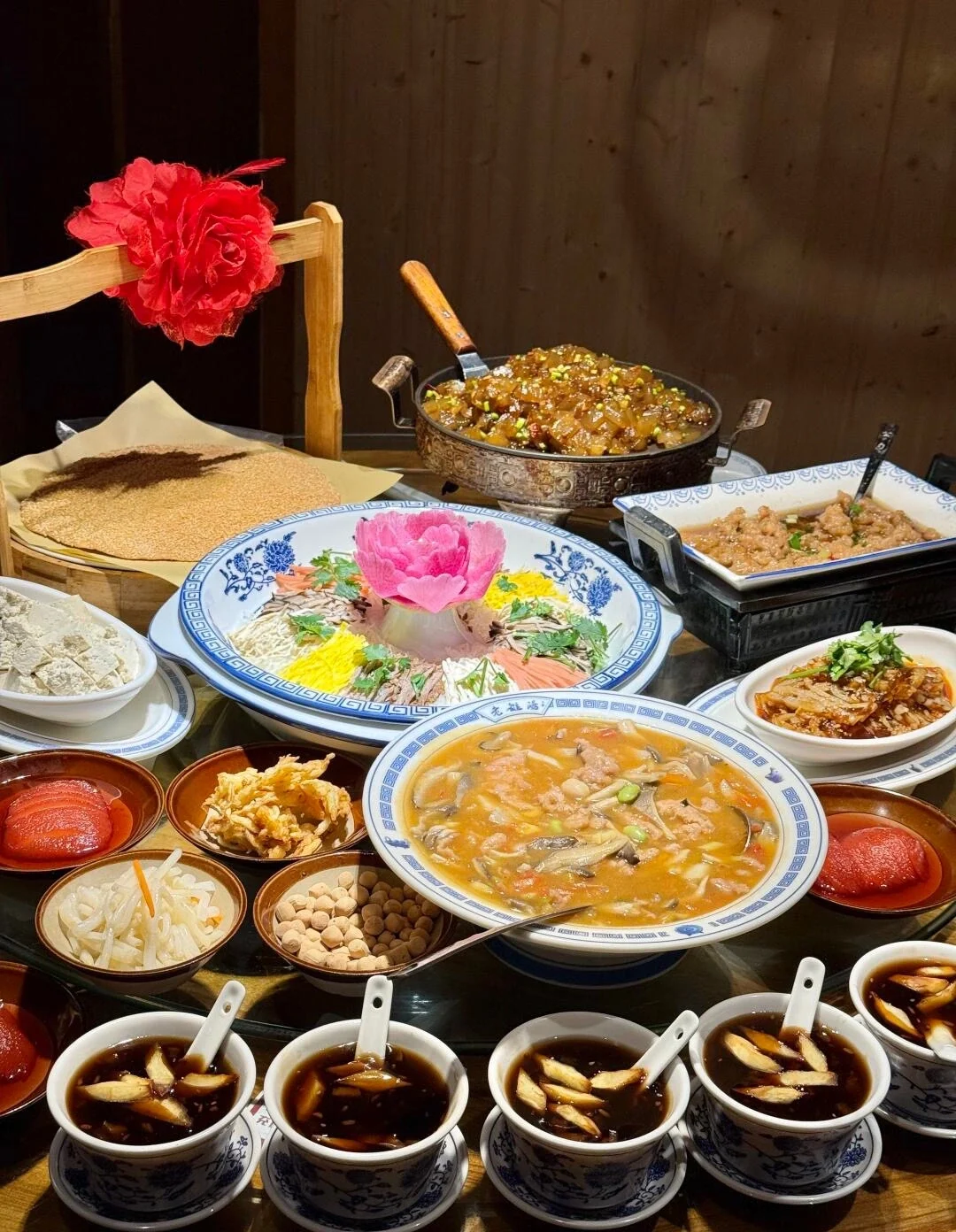 Water Banquet di Luoyang: tradizionale banchetto di zuppe con numerose portate, presentazione colorata e ricco patrimonio culinario dell'Henan - Guida di viaggio dell'Henan: i migliori itinerari per una prima visita 2026 - The China Journey Water Banquet di Luoyang: tradizionale banchetto di zuppe con numerose portate, presentazione colorata e ricco patrimonio culinario dell'Henan - Guida di viaggio dell'Henan: i migliori itinerari per una prima visita 2026 - The China Journey