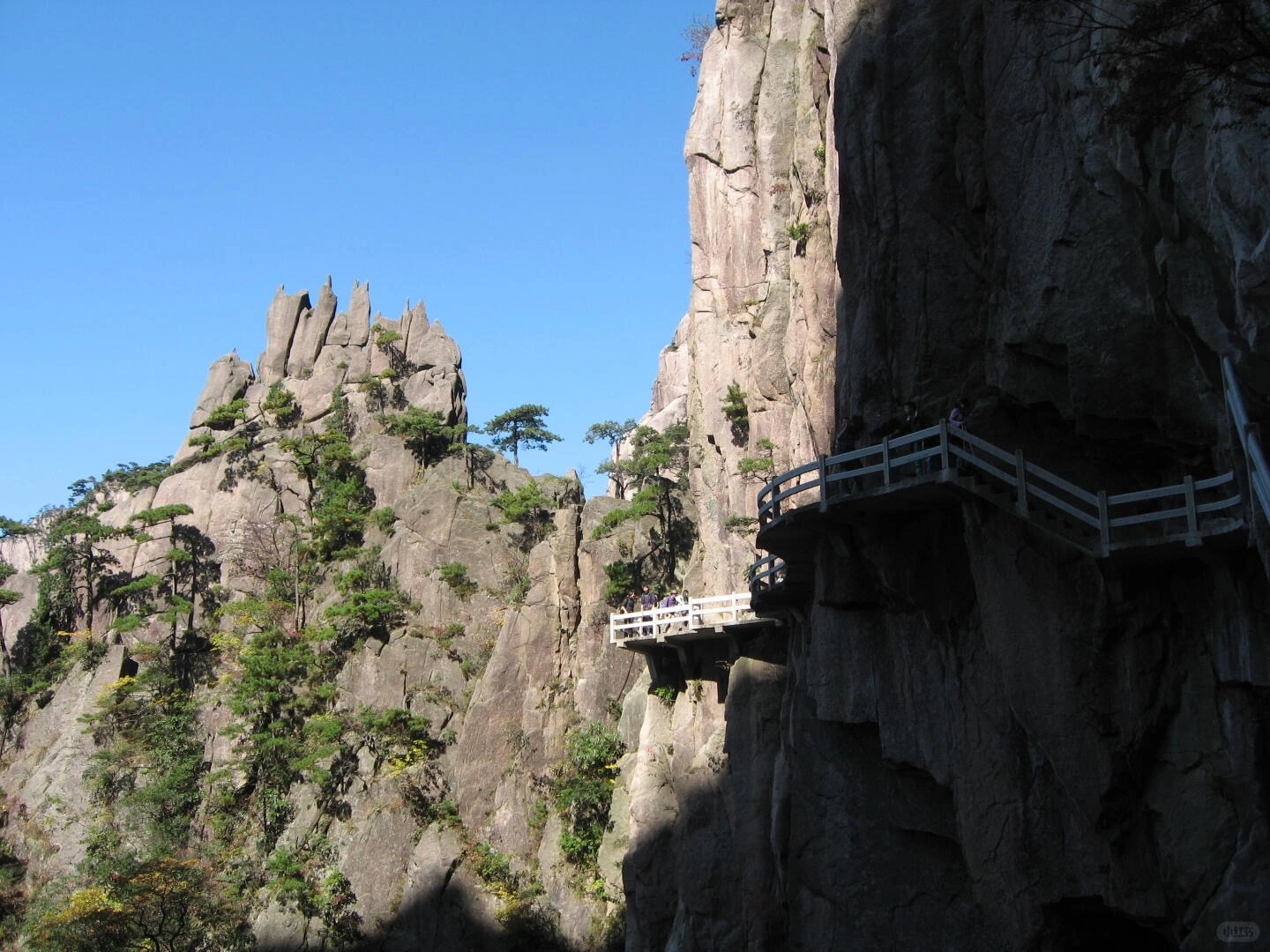 West Sea Grand Canyon in Huangshan, wandelpad langs kliffen en hoge granietwanden in de Xihai Grand Canyon - Reisgids voor de Gele Bergen (Huangshan): beste routes, tips en reistijd 2026 - The China Journey West Sea Grand Canyon in Huangshan, wandelpad langs kliffen en hoge granietwanden in de Xihai Grand Canyon - Reisgids voor de Gele Bergen (Huangshan): beste routes, tips en reistijd 2026 - The China Journey