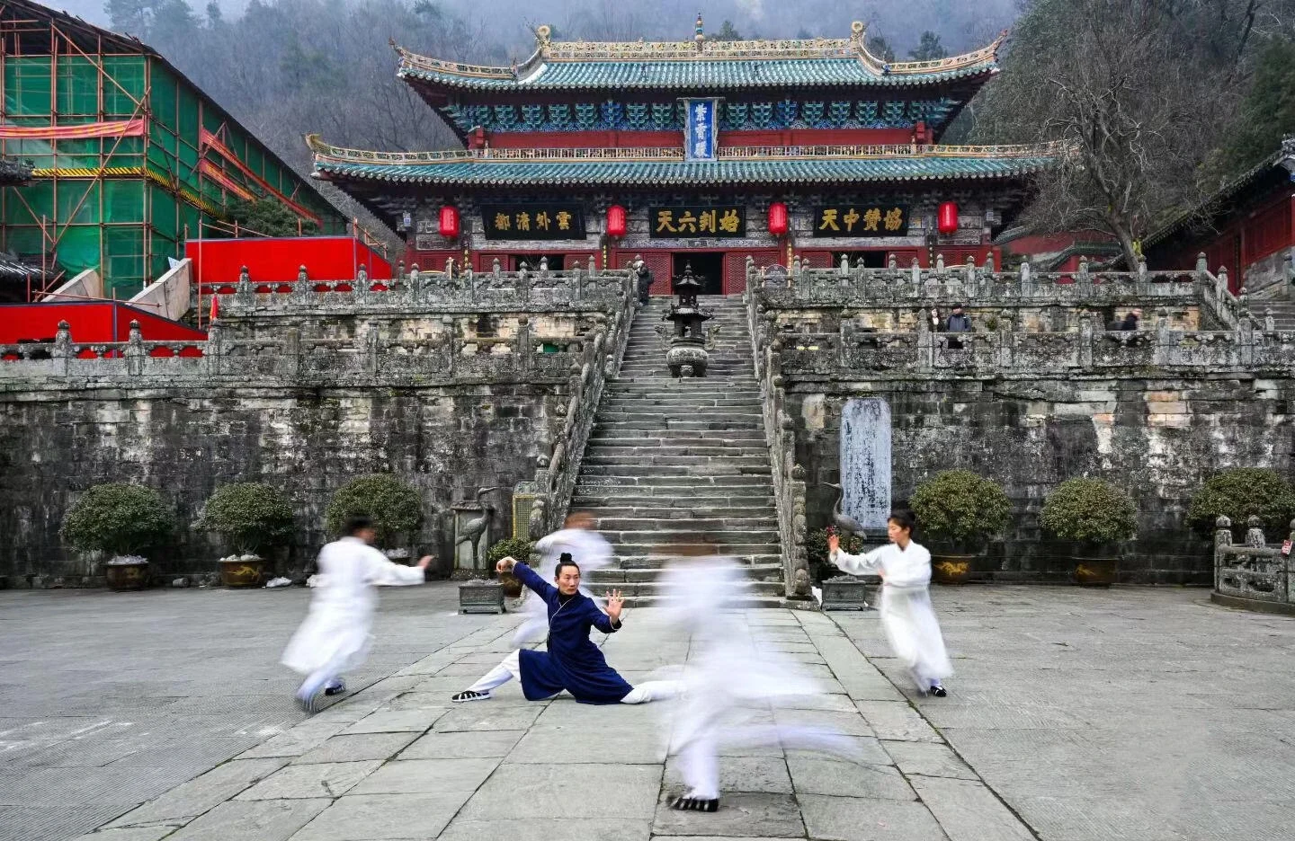 Kuil Taoisme Gunung Wudang, kompleks kuil purba dengan tangga batu dan latihan seni mempertahankan diri di persekitaran gunung berkabus - Panduan Perjalanan Hubei: Laluan, Petua & Jadual Perjalanan 2026 - The China Journey Kuil Taoisme Gunung Wudang, kompleks kuil purba dengan tangga batu dan latihan seni mempertahankan diri di persekitaran gunung berkabus - Panduan Perjalanan Hubei: Laluan, Petua & Jadual Perjalanan 2026 - The China Journey