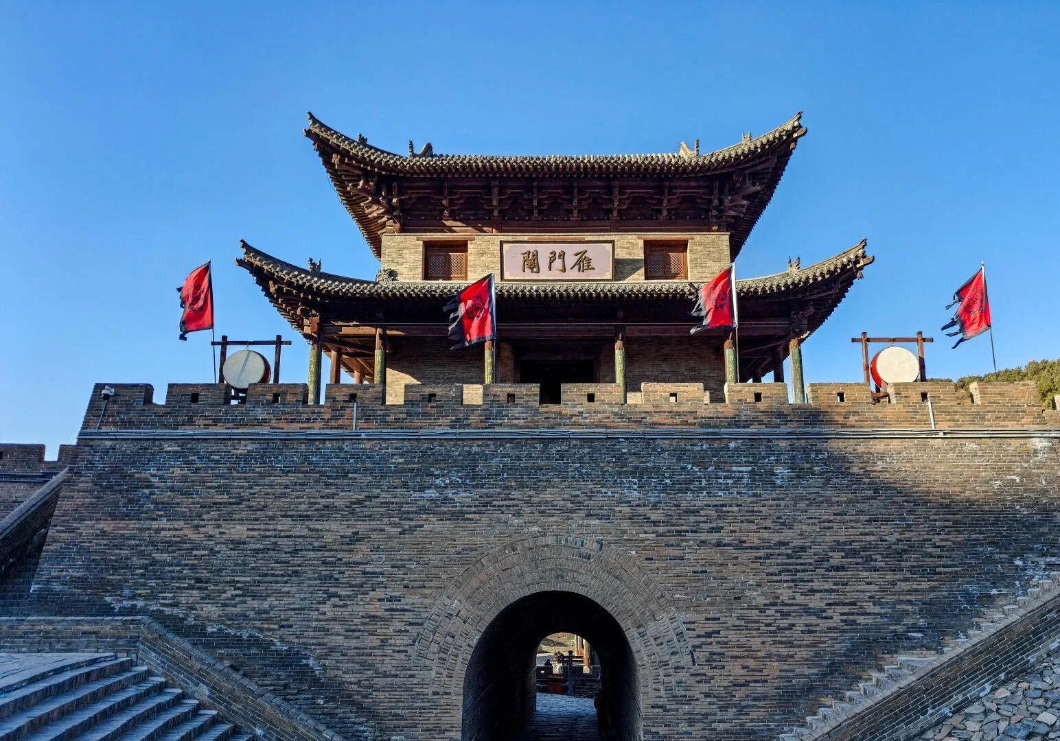 Passo di Yanmen, fortezza della Grande Muraglia, storico passo di montagna con antica torre d'ingresso e mura difensive nel nord dello Shanxi - Guida di viaggio dello Shanxi: itinerari, consigli e luoghi da non perdere 2026 - The China Journey Passo di Yanmen, fortezza della Grande Muraglia, storico passo di montagna con antica torre d'ingresso e mura difensive nel nord dello Shanxi - Guida di viaggio dello Shanxi: itinerari, consigli e luoghi da non perdere 2026 - The China Journey