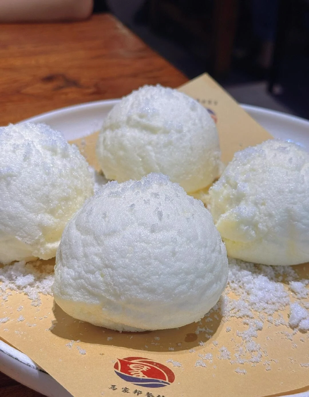 Met suiker omhulde rodebonendessert uit Changchun – Knapperig traditioneel zoet met zachte vulling als voorbeeld van een lokale delicatesse - Reisgids Changchun: geschiedenis, parken & tips 2026 - The China Journey Met suiker omhulde rodebonendessert uit Changchun – Knapperig traditioneel zoet met zachte vulling als voorbeeld van een lokale delicatesse - Reisgids Changchun: geschiedenis, parken & tips 2026 - The China Journey