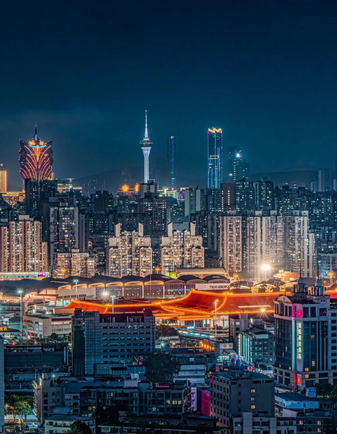 Pelabuhan Gongbei, Pemandangan Malam Zhuhai: Lanskap kota yang padat dengan bangunan-bangunan yang diterangi dan distrik perbatasan yang semarak - Tempat Menginap di Zhuhai: Area & Hotel Terbaik 2026 - The China Journey Pelabuhan Gongbei, Pemandangan Malam Zhuhai: Lanskap kota yang padat dengan bangunan-bangunan yang diterangi dan distrik perbatasan yang semarak - Tempat Menginap di Zhuhai: Area & Hotel Terbaik 2026 - The China Journey