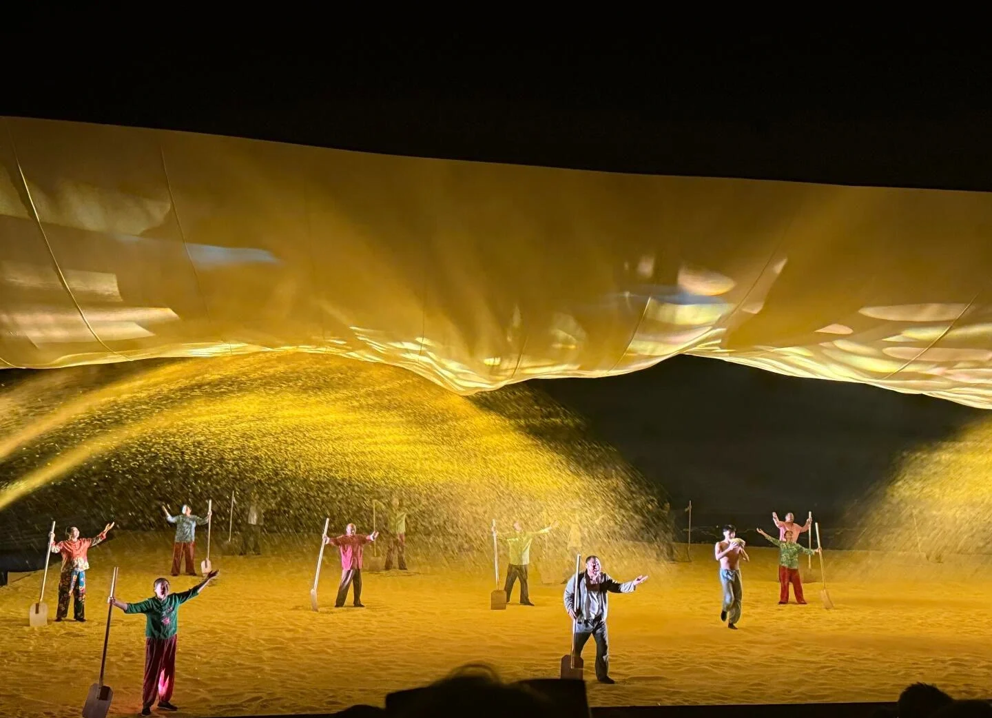 Theatershow Only Henan: dramatische Bühnenaufführung über Henans ländliche Geschichte, Ernteszenen und emotionales Erzählen – Zhengzhou-Reiseführer: Shaolin, Essen & Tipps 2026 – The China Journey Theatershow Only Henan: dramatische Bühnenaufführung über Henans ländliche Geschichte, Ernteszenen und emotionales Erzählen – Zhengzhou-Reiseführer: Shaolin, Essen & Tipps 2026 – The China Journey
