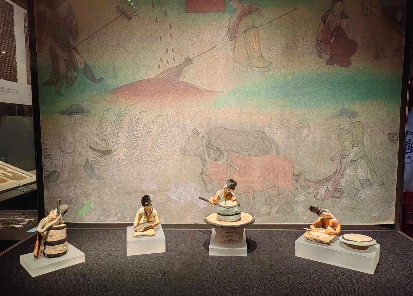 Kulturausstellungen im Xinjiang-Museum mit traditionellen Figuren und historischer Präsentation zum antiken Alltag und ethnischen Erbe im Regionalmuseum – Urumqi-Reiseführer: Lohnt sich ein Besuch und wie planen Sie Ihre Reise? 2026 – The China Journey Kulturausstellungen im Xinjiang-Museum mit traditionellen Figuren und historischer Präsentation zum antiken Alltag und ethnischen Erbe im Regionalmuseum – Urumqi-Reiseführer: Lohnt sich ein Besuch und wie planen Sie Ihre Reise? 2026 – The China Journey