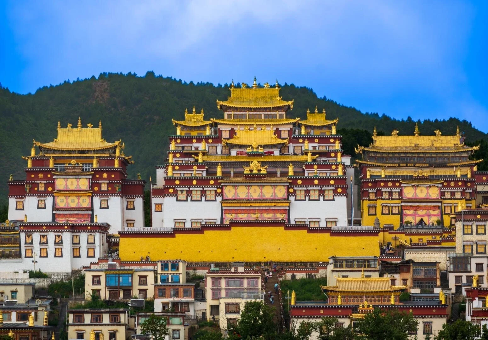 Biara Ganden Sumtseling Biara Buddha Tibet Emas di Shangri La Yunnan - 10 Hari di Yunnan: Laluan Pertama Terbaik 2026 - Perjalanan China Biara Ganden Sumtseling Biara Buddha Tibet Emas di Shangri La Yunnan - 10 Hari di Yunnan: Laluan Pertama Terbaik 2026 - Perjalanan China